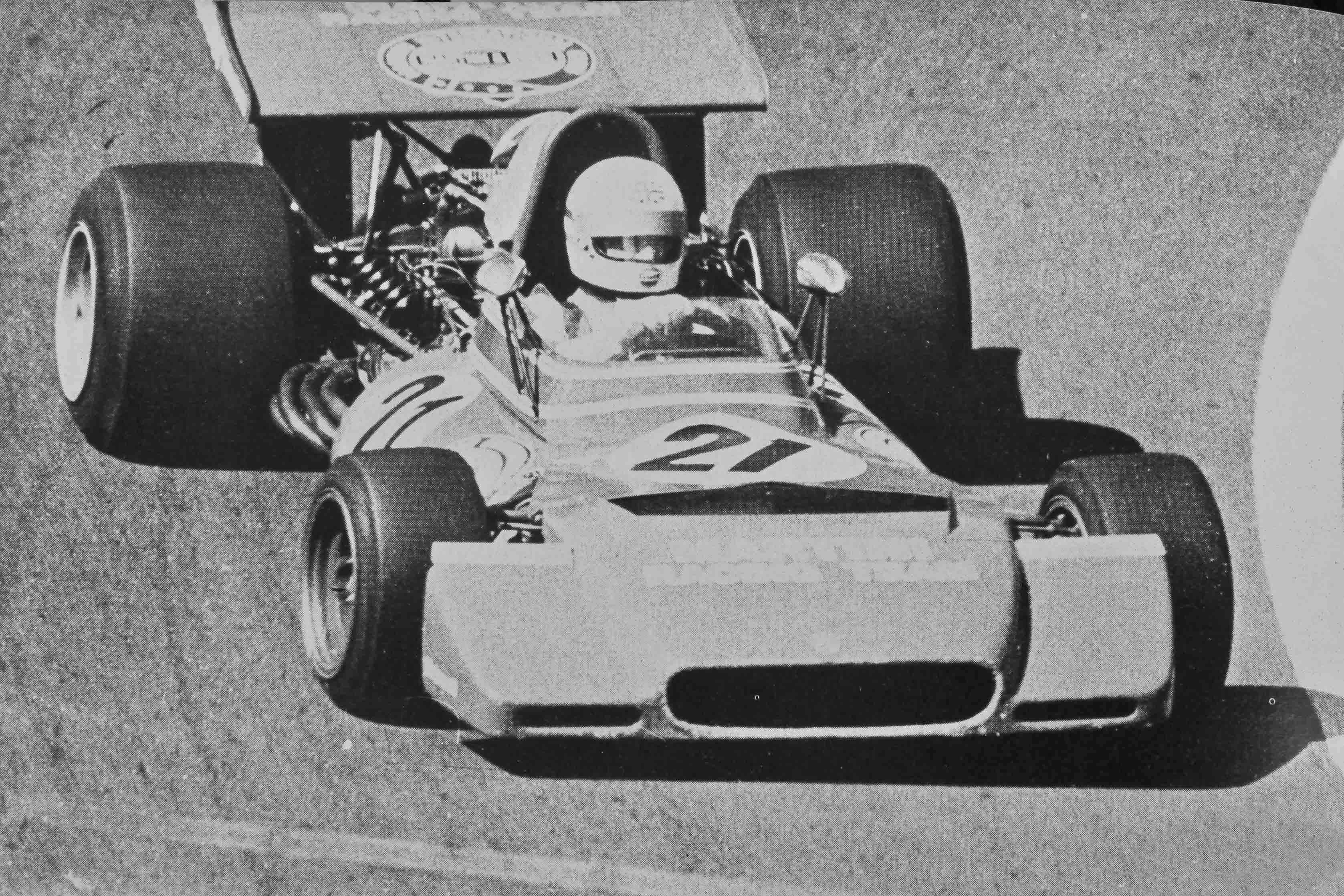 Derek Bell - Tecno F1 - Fotografia dal volume "La storia della Formula 1" Edizioni Equipe